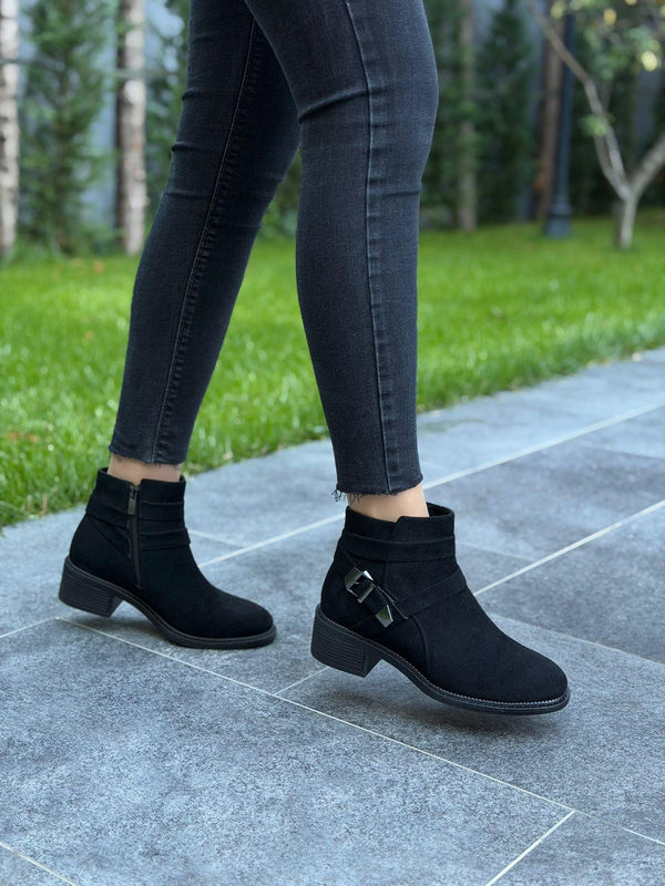 Siyah Süet Tokalı Kadın Günlük Bot