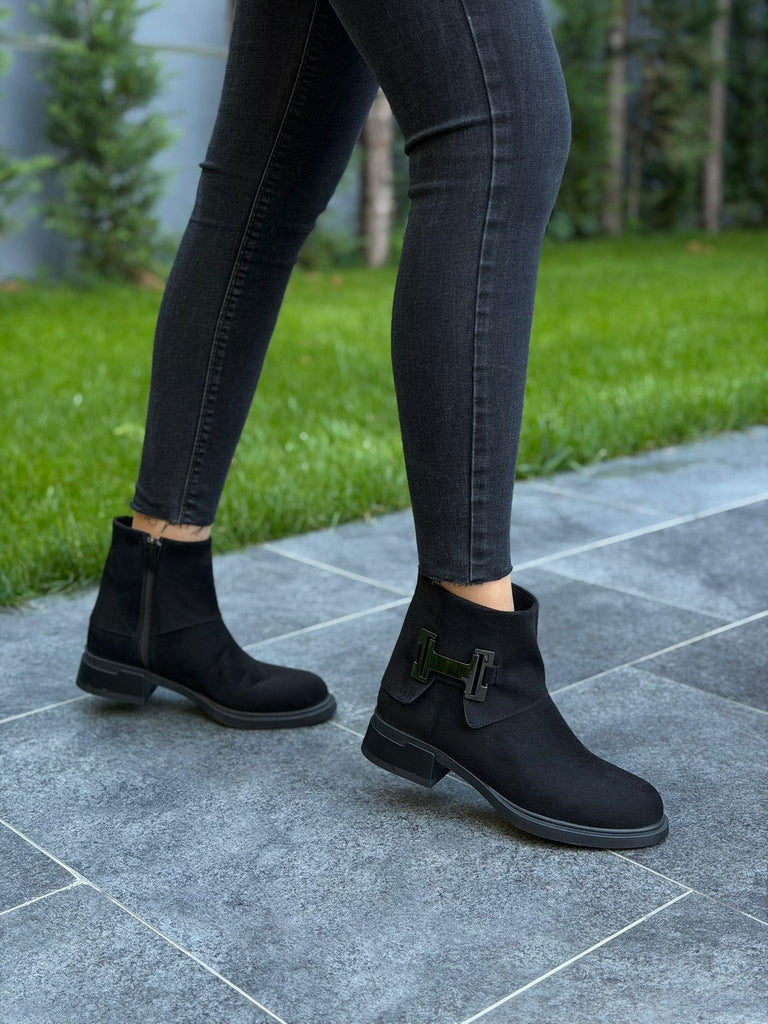 Siyah Süet Tokalı Kadın Günlük Bot