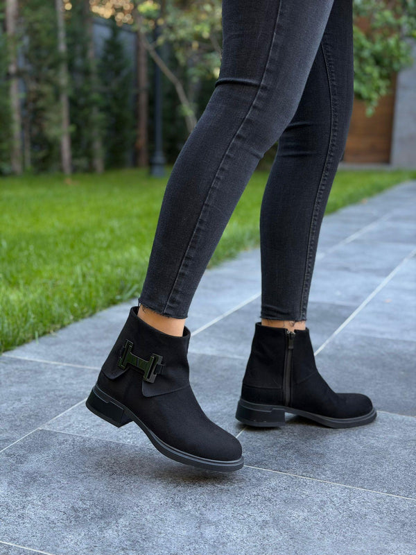 Siyah Süet Tokalı Kadın Günlük Bot