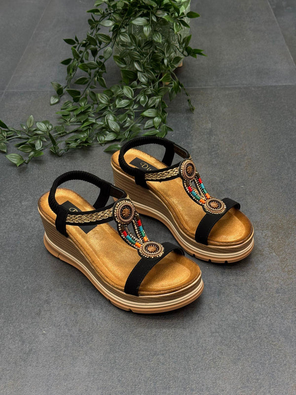 Siyah Taşlı Dolgu Topuk Kadın Günlük Sandalet