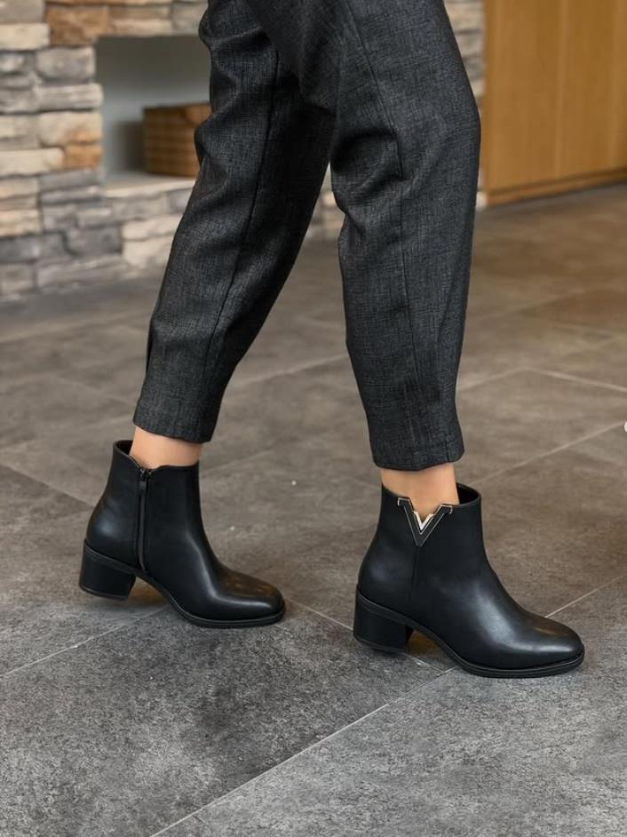 Siyah Tokalı Topuklu Kadın Günlük Bot