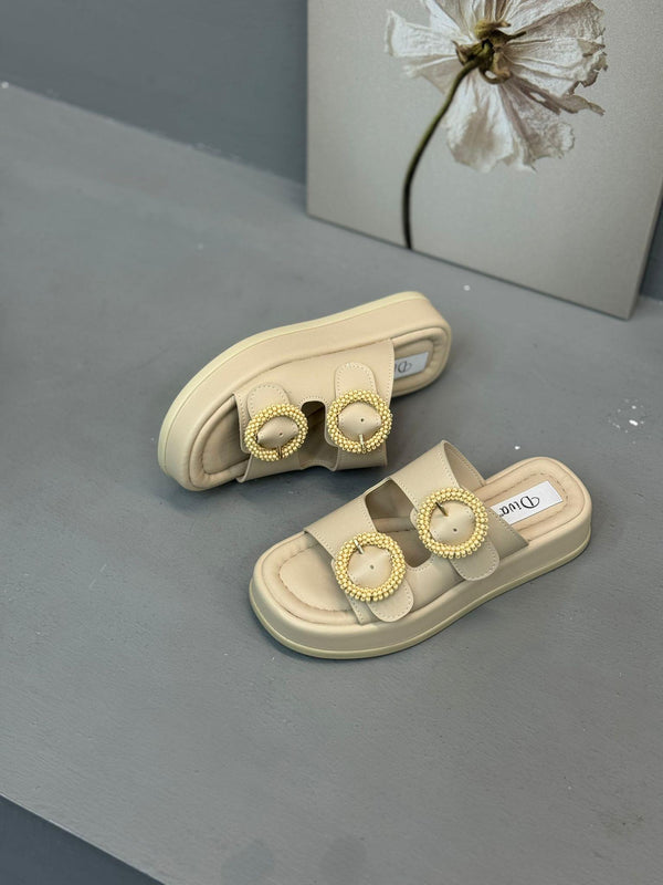 Ten Cilt Boncuk Tokalı Kadın Günlük Terlik