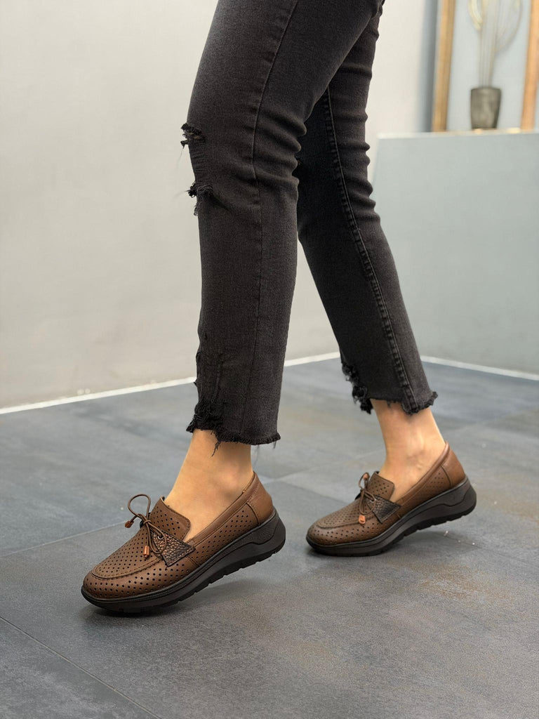 Vizon Deri Lazerli Fiyonklu Kadın Günlük Ayakkabı