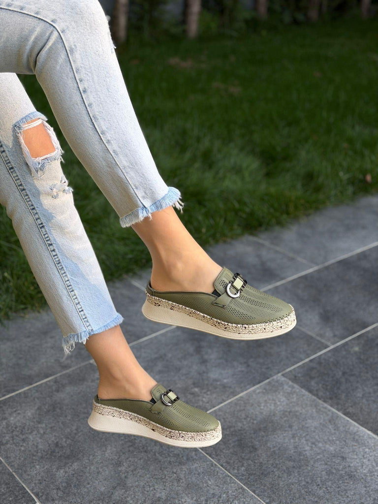 Yeşil Deri Ortopedik Tokalı Kadın Günlük Terlik