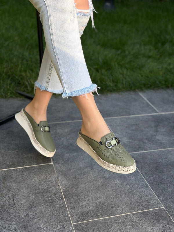 Yeşil Deri Ortopedik Tokalı Kadın Günlük Terlik